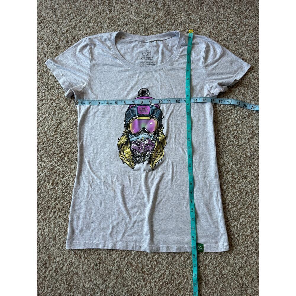 Wild Tribute short sleeve t-shirt, size Women's Large, gray skiier/snowboarder - Picture 3 of 6
